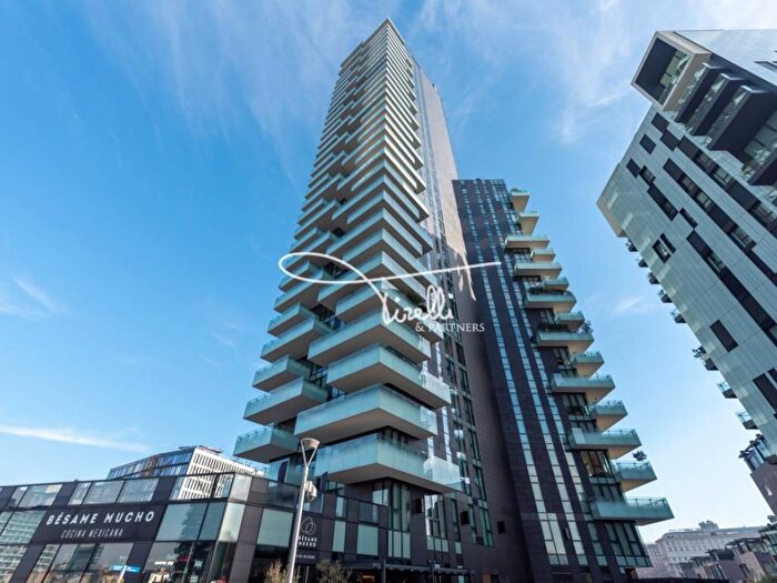 Appartamento bilocale in affitto in Viale della Liberazione, Porta Nuova, Milano