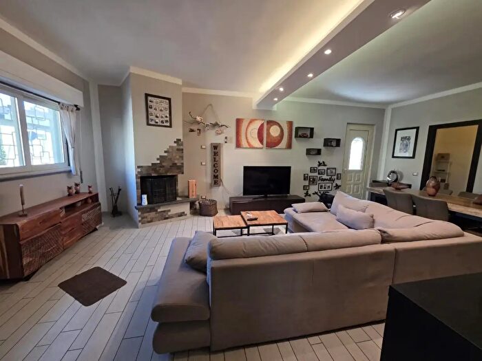 Casa con 5 locali in vendita in Viareggio