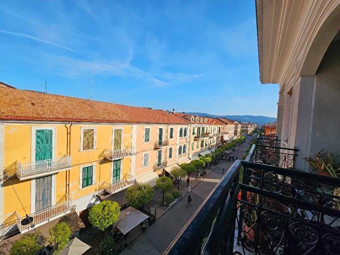 Appartamento quadrilocale in vendita in Corso Roma, Diano Marina