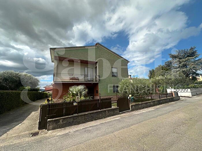 Casa quadrilocale in vendita in Via Ho Chi Min, Spello