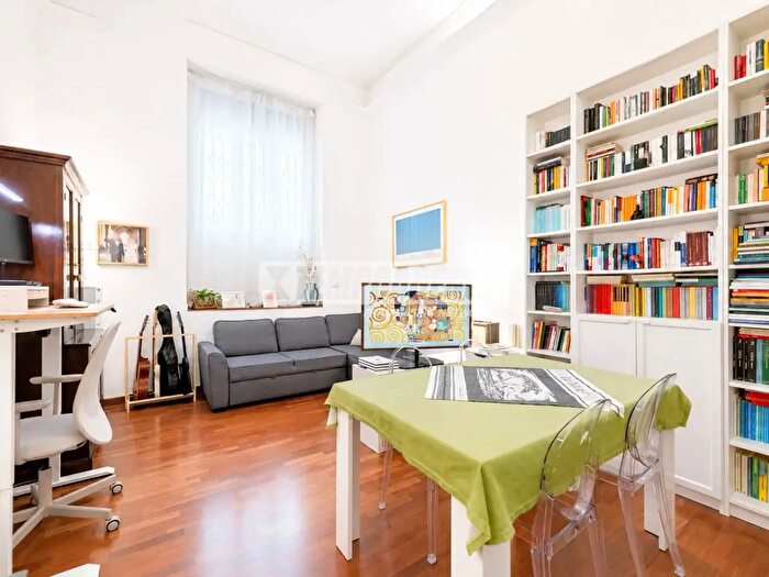 Appartamento trilocale in vendita in Via Andrea Verrocchio, Milano