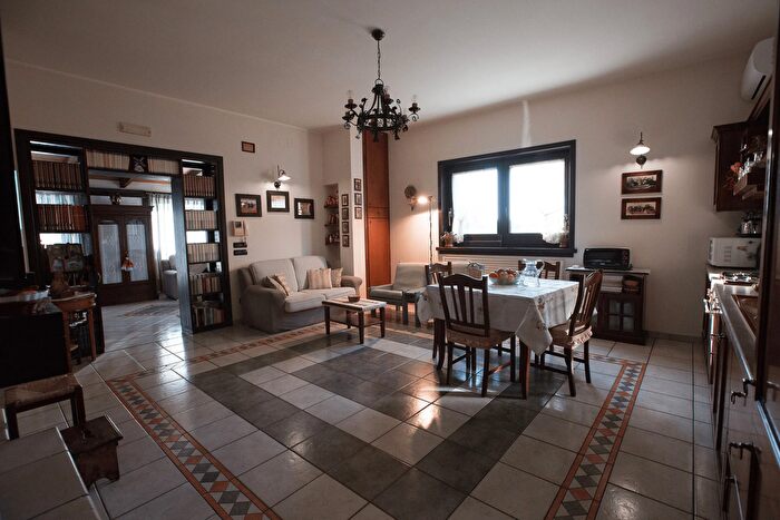 Casa con 8 locali in vendita in Contrada Fiorentino, Ostuni