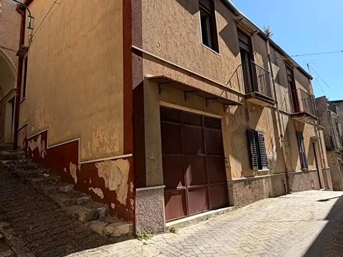 Casa con 5 locali in vendita in Bisacquino