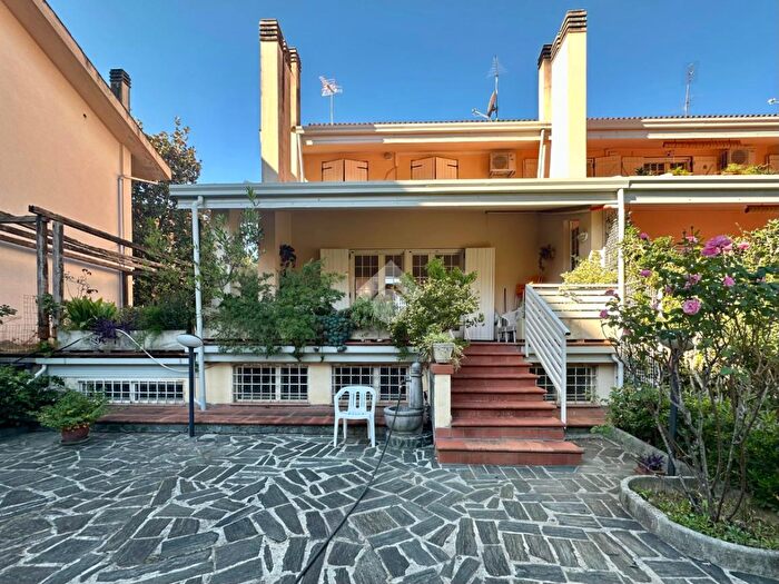 Casa con 6 locali in vendita in Via Repaci, Rende