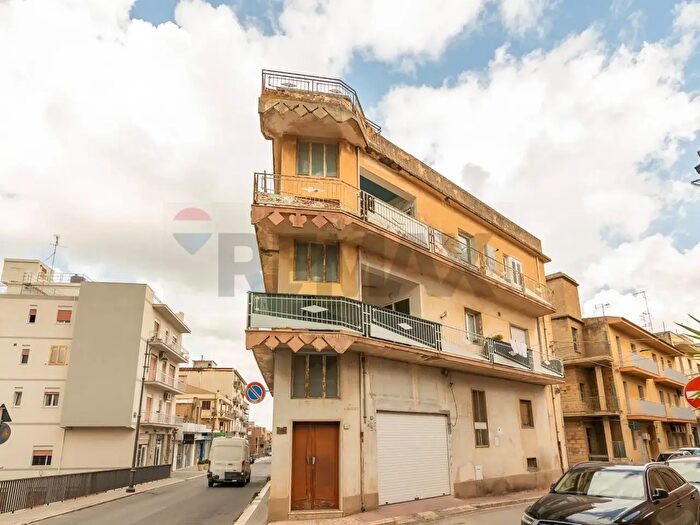Appartamento con 6 locali in affitto in Via G Matteotti, Comiso