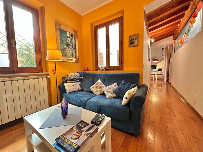 Casa con 5 locali in vendita in Via Reginaldo Giuliani, Firenze