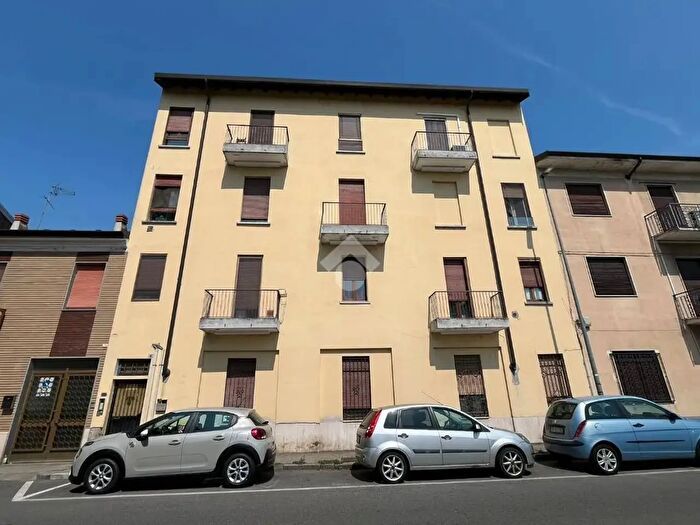 Appartamento trilocale in vendita in Via Sforzesca, Novara