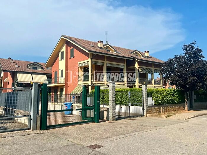 Appartamento con 7 locali in vendita in Viale Maina, La Loggia