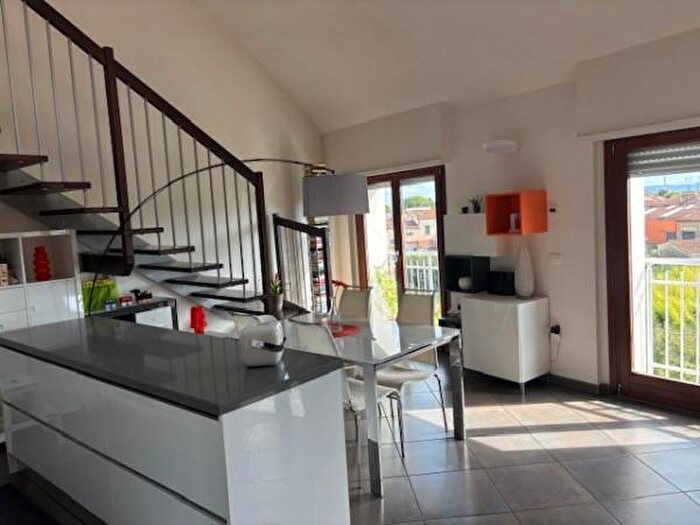 Appartamento quadrilocale in vendita in Via Gherardacci, Prato