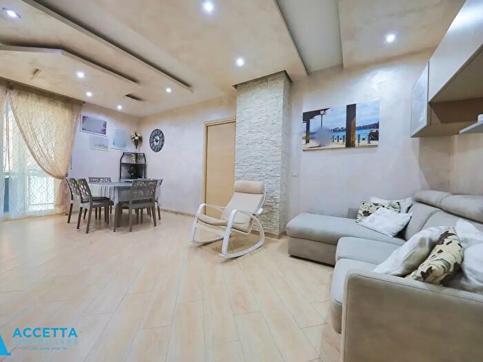 Appartamento trilocale in vendita in Via Rintone, Taranto