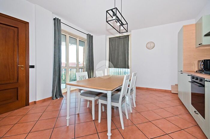 Appartamento con 6 locali in affitto in Via Vittorio Veneto, Bra