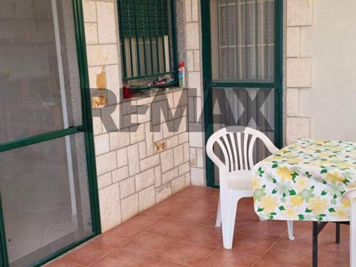 Appartamento trilocale in affitto in Via Viburno, Leporano Marina, Leporano