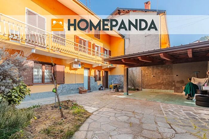 Casa con 6 locali in vendita in Via Carlo Botta, Vische