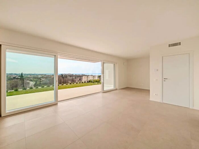 Appartamento trilocale in vendita in Lazise