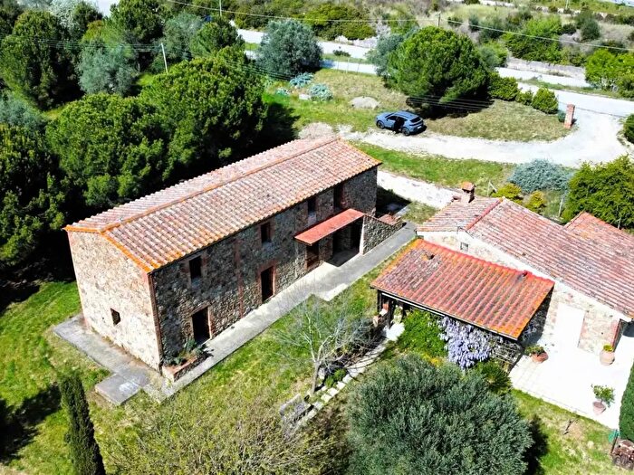 Casa con 10 locali in vendita in Civitella Paganico