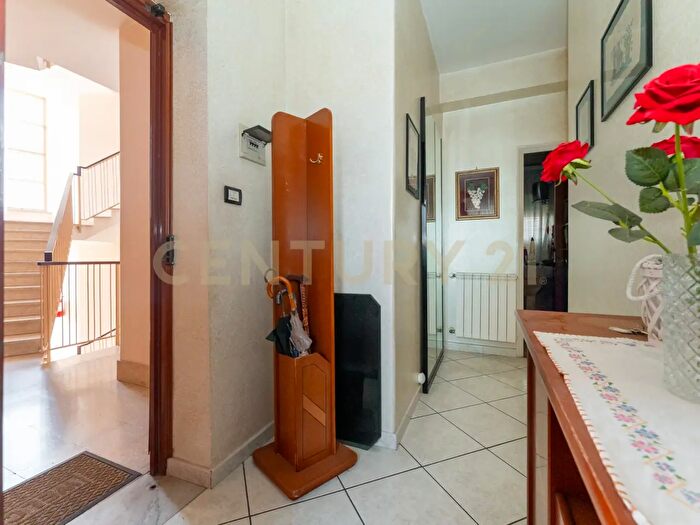 Appartamento quadrilocale in vendita in Via San Martino, Acireale