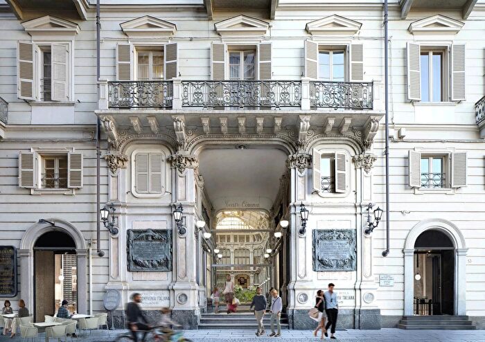 Appartamento quadrilocale in vendita in Via Carlo Alberto, Torino