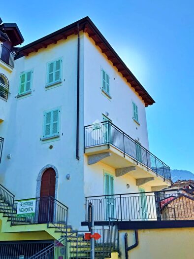 Appartamento trilocale in vendita in Via Lezzeno, Bellano