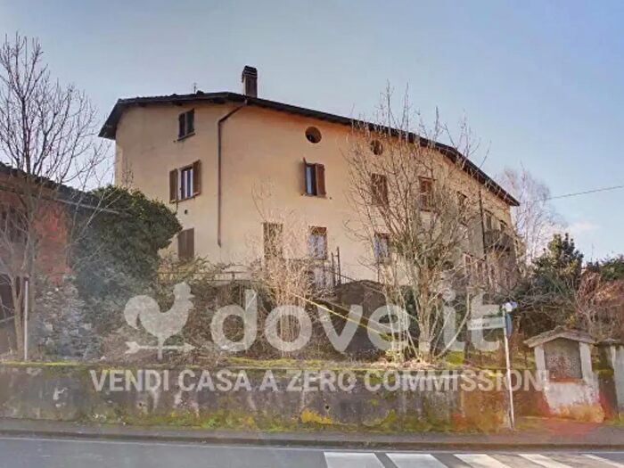 Appartamento trilocale in vendita in Via Scalata, Montegrino Valtravaglia