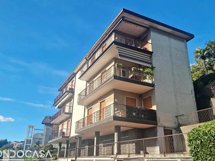 Appartamento trilocale in vendita in Via Rossini, Como