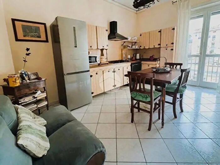 Appartamento con 5 locali in vendita in Via Foligno, Torino