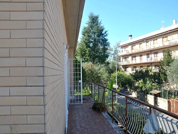 Appartamento con 7 locali in vendita in Via Terruggia, Roma