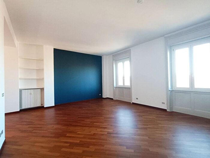 Appartamento trilocale in affitto in Via Giovanni Pascoli, Città Studi, Milano