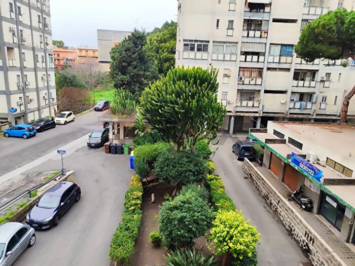 Appartamento quadrilocale in vendita in Largo Calabria, Catania