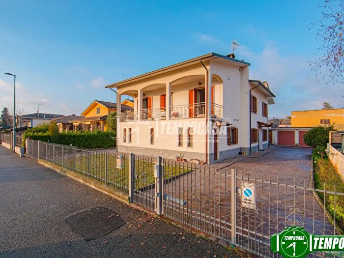 Casa con 10 locali in vendita in Via Alessandro Scarlatti, Voghera