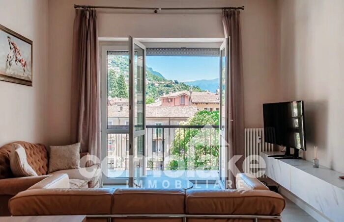 Appartamento trilocale in vendita in Via Regina Cernobbio Centro Storico, Cernobbio