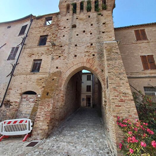 Casa con 6 locali in vendita in Piazza Cortile, Monte Urano