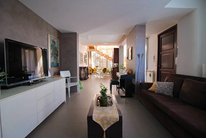 Casa con 7 locali in vendita in Via Mons Alfio Inserra, Siracusa