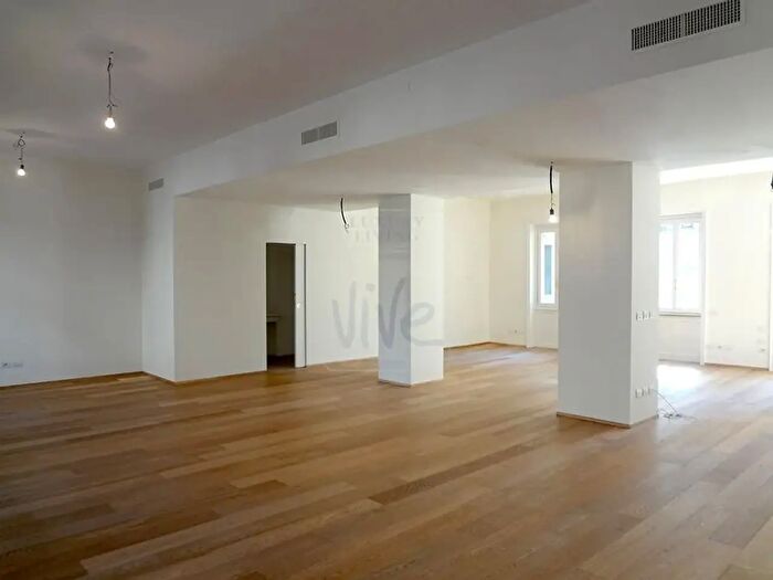 Casa quadrilocale in affitto in Via San Damiano, Milano
