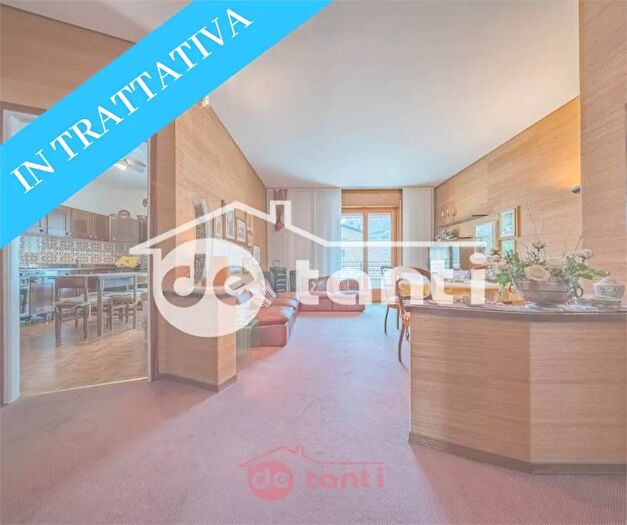 Appartamento con 6 locali in vendita in Via G Carducci Chiavenna So, Chiavenna