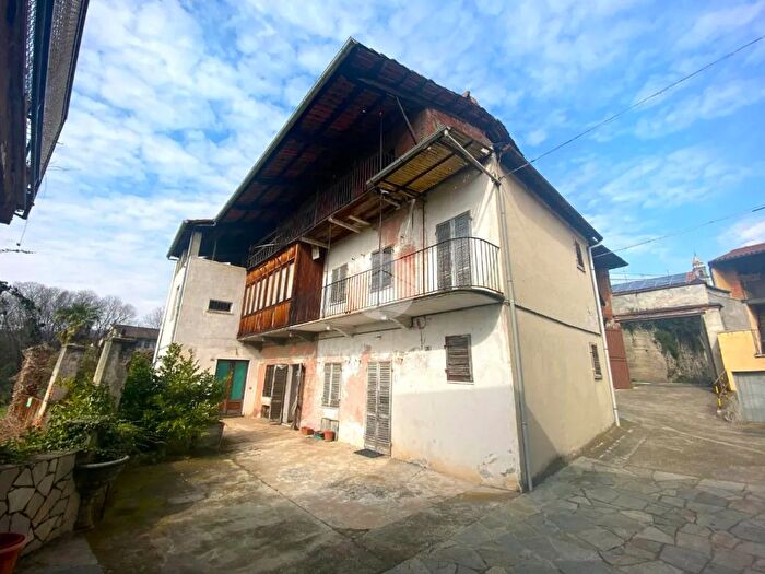 Casa con 6 locali in vendita in Via Roma, Chiaverano