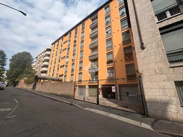 Appartamento quadrilocale in vendita in Via Cairoli, Legnano