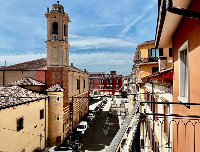 Appartamento con 5 locali in vendita in Verona