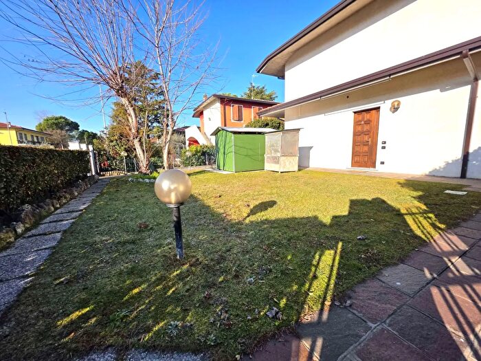 Casa con 6 locali in vendita in Via Lamarmora, Sirmione