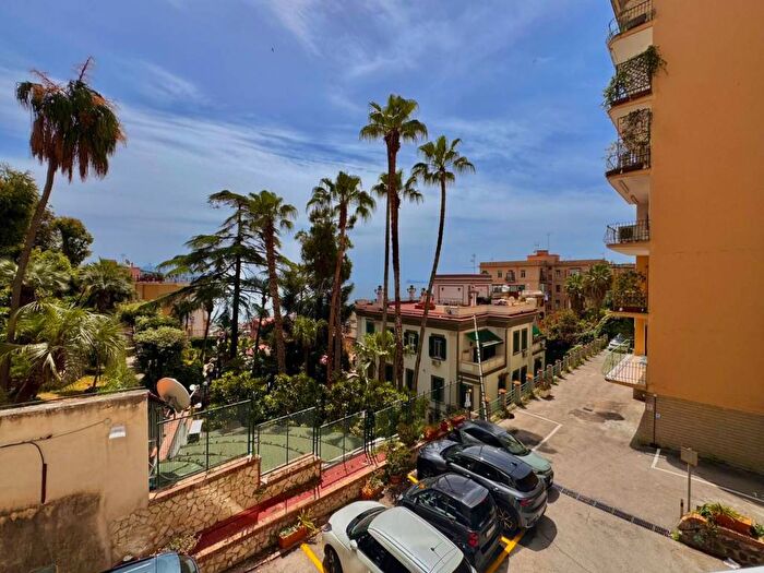 Casa bilocale in affitto in Viale Privato Davide Winspeare, Vomero, Napoli