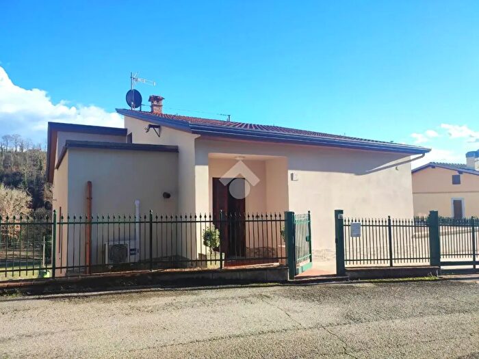 Casa con 6 locali in vendita in Strada Eugubina, Perugia