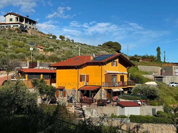 Casa quadrilocale in vendita in Via Conca Verde, Bordighera