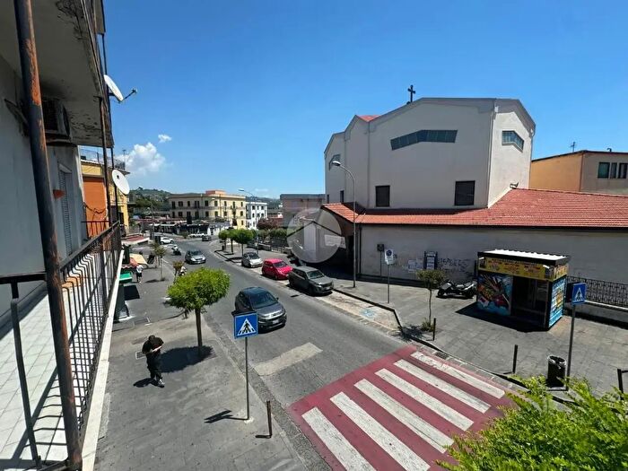 Appartamento trilocale in vendita in Via Cacciapuoti, Pozzuoli