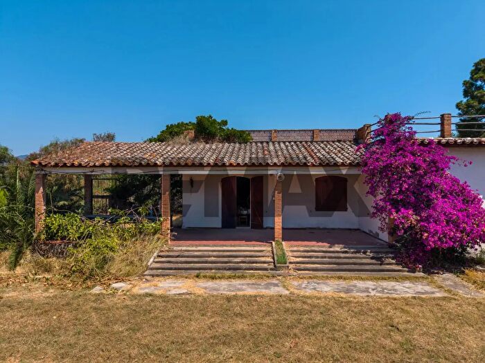 Casa con 7 locali in vendita in Viale Nora Sn, Pula
