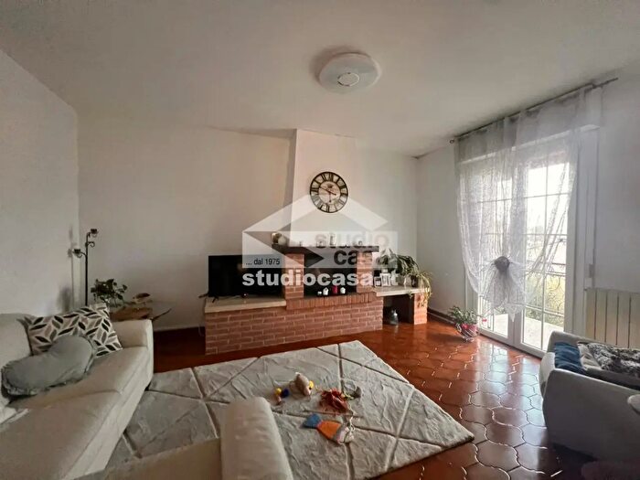 Casa con 6 locali in vendita in Via Manzoni, Torrevecchia Pia