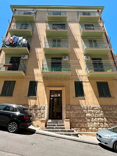 Appartamento trilocale in vendita in Via Val dAosta, Caltanissetta