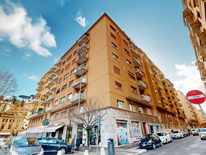 Appartamento trilocale in affitto in Via Francesco Sivori, Cipro, Roma