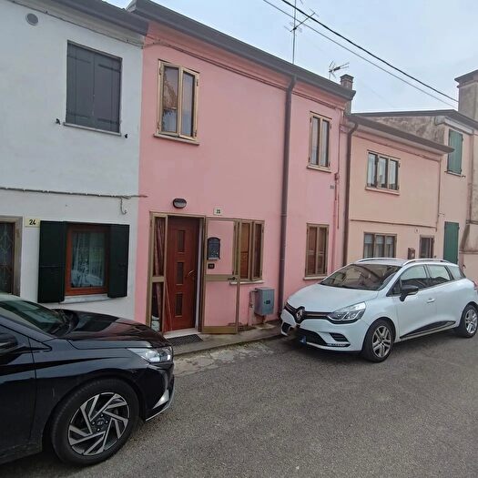 Casa quadrilocale in vendita in Papozze Via Borgata Romani, Papozze