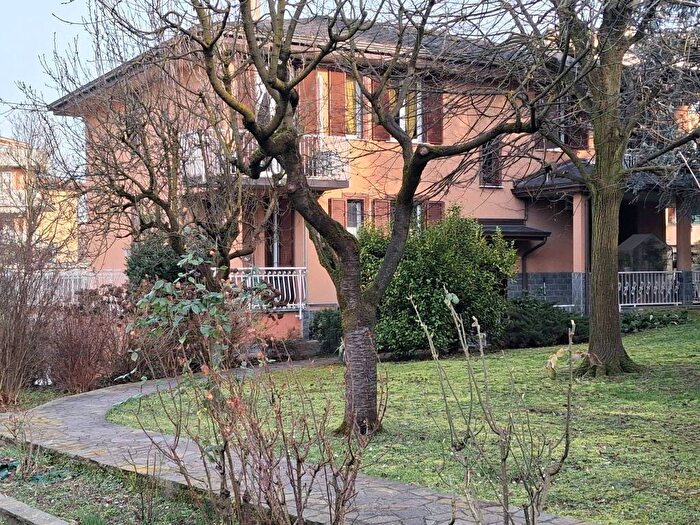 Appartamento trilocale in affitto in Via Giuseppe Di Vittorio, Centro, Arese