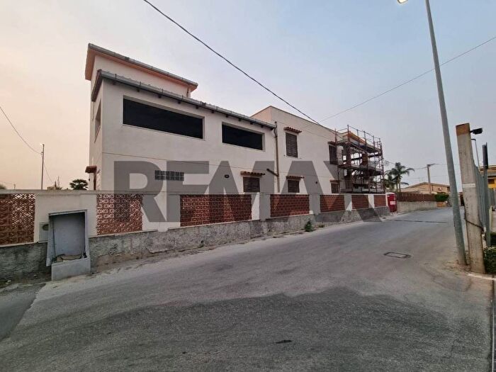 Appartamento con 5 locali in affitto in VIA MANZONI, Centro, Augusta