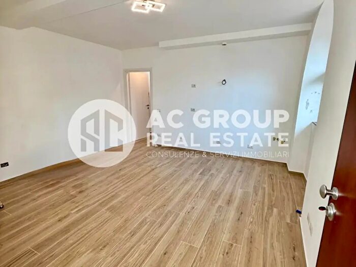 Appartamento bilocale in vendita in Via Gian Battista Grassi, Rovellasca